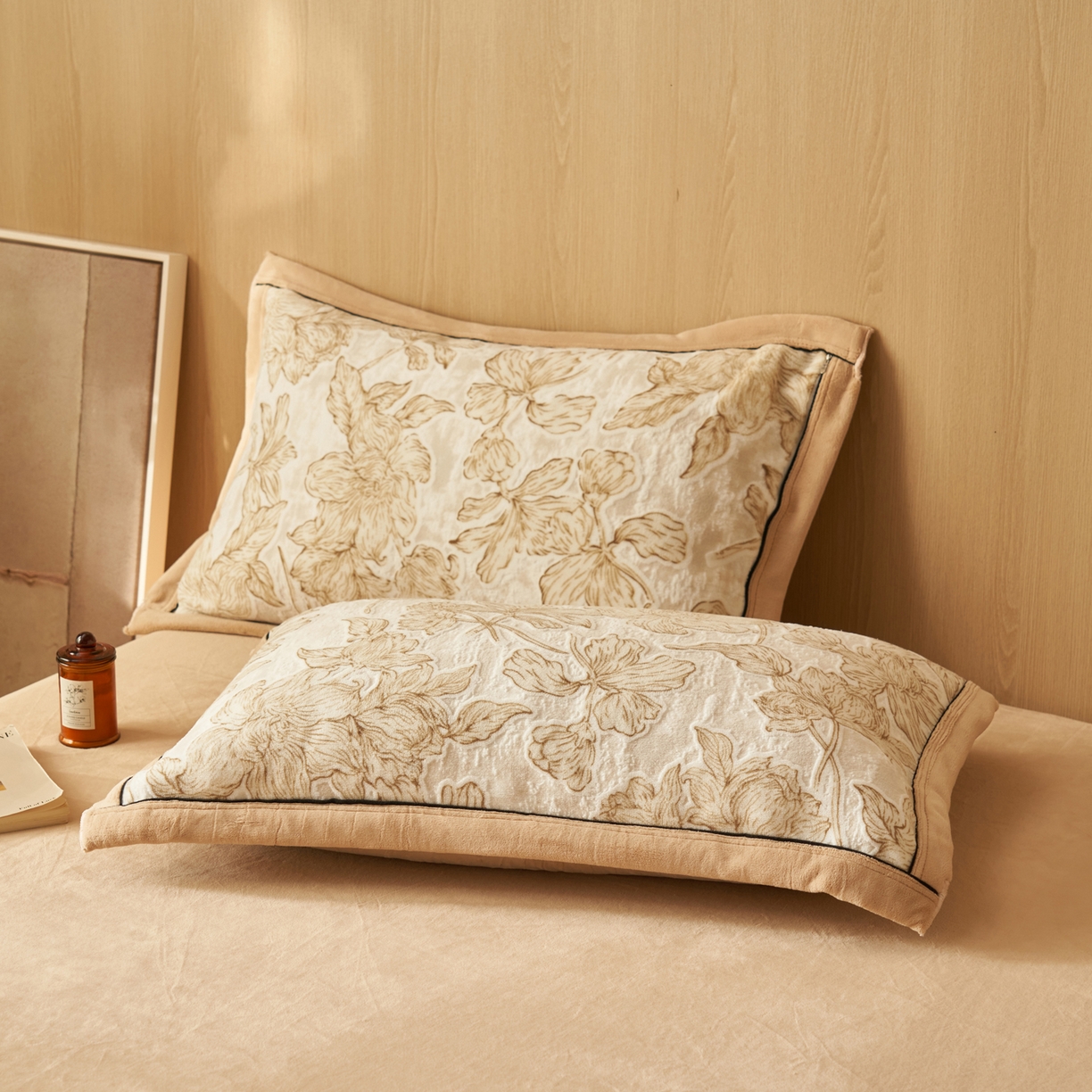 91家纺网 家纺一手货源 找家纺 晨曦家纺 2025新款牛奶绒浪花四件套雕花绒床上四件套 叶影