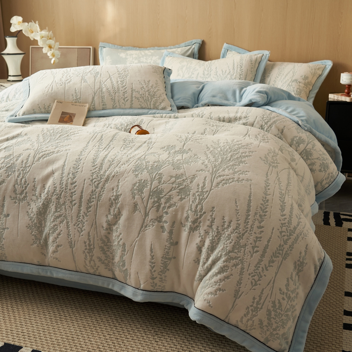 91家纺网 家纺一手货源 找家纺 晨曦家纺 2025新款牛奶绒浪花四件套雕花绒床上四件套 雅青