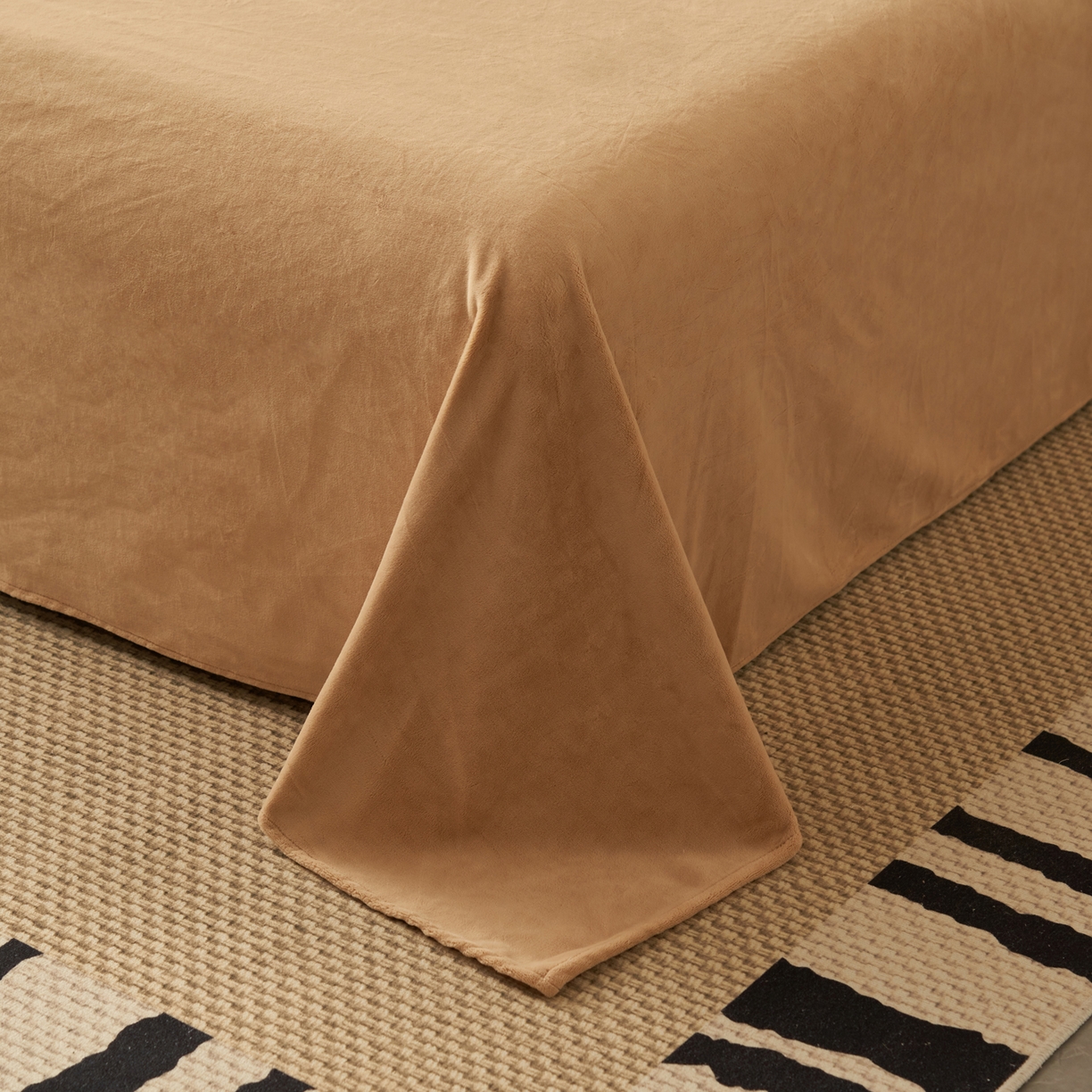 91家纺网 家纺一手货源 找家纺 晨曦家纺 2025新款牛奶绒浪花四件套雕花绒床上四件套 叶影