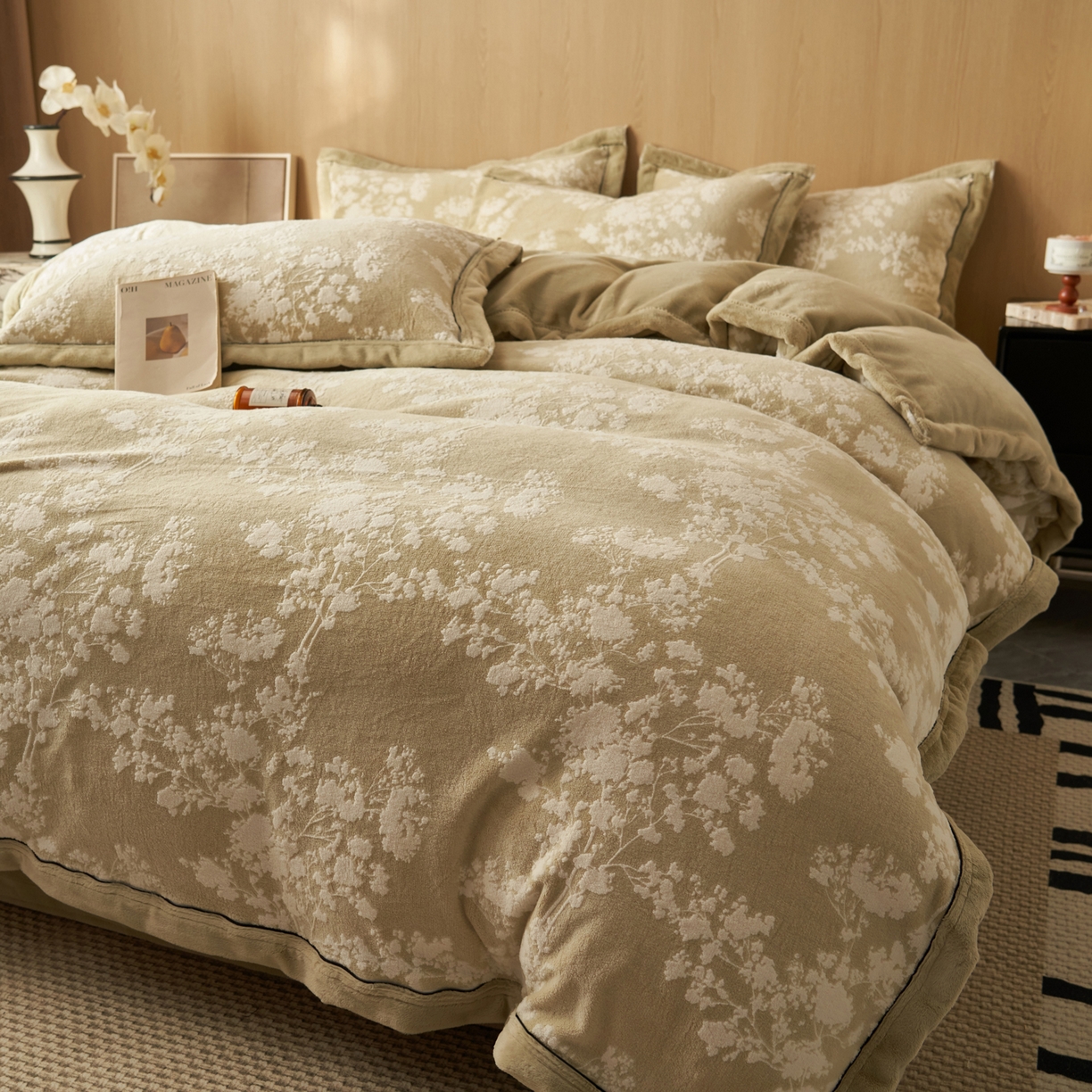 91家纺网 家纺一手货源 找家纺 晨曦家纺 2025新款牛奶绒浪花四件套雕花绒床上四件套 枝繁