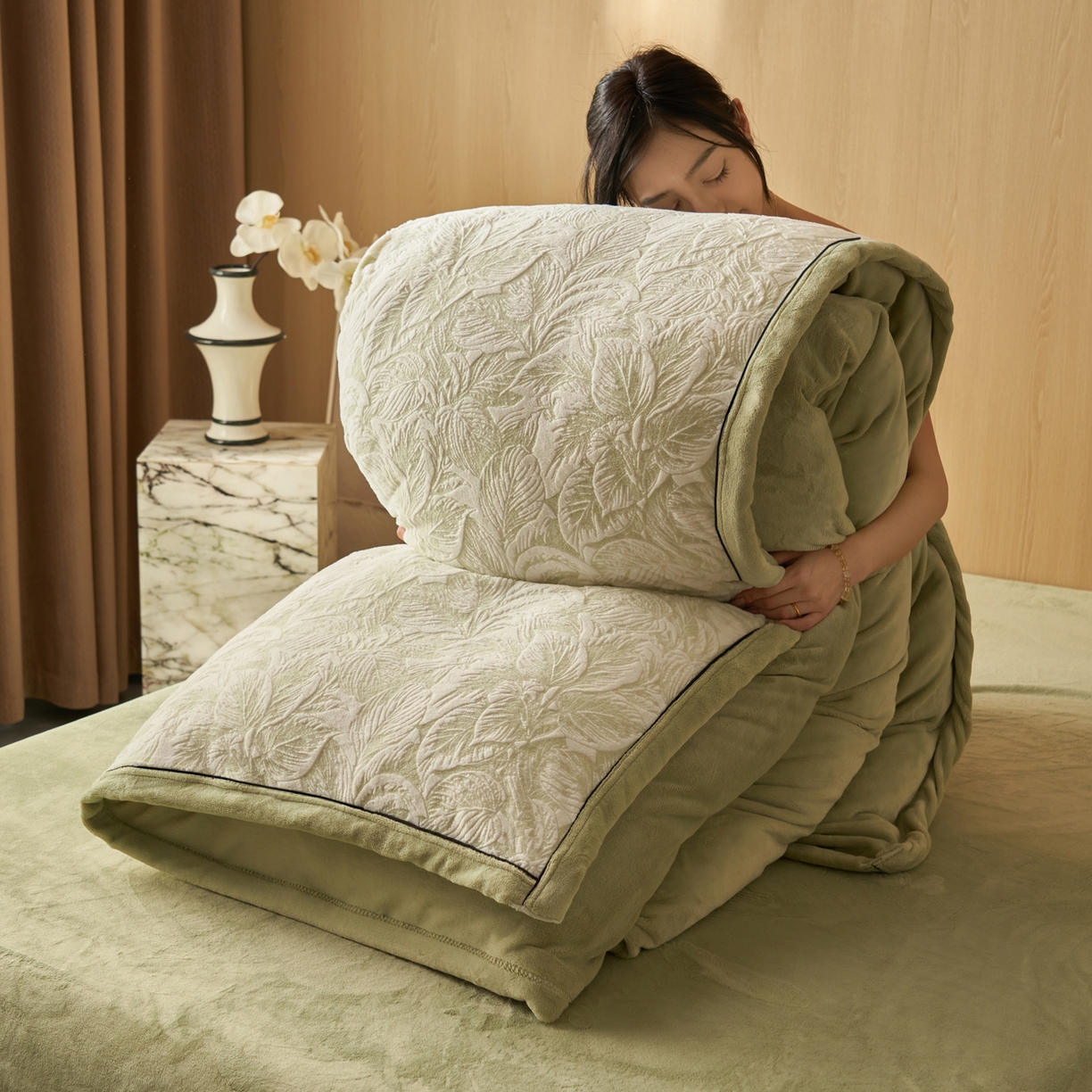 91家纺网 家纺一手货源 找家纺 晨曦家纺 2025新款牛奶绒浪花四件套雕花绒床上四件套 夜影漫眠