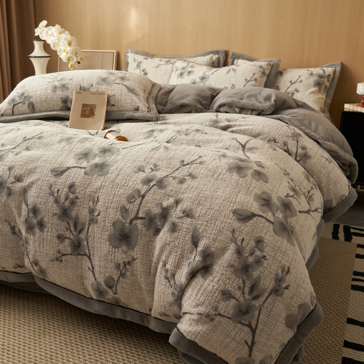 91家纺网 家纺一手货源 找家纺 晨曦家纺 2025新款牛奶绒浪花四件套雕花绒床上四件套 浅墨花语