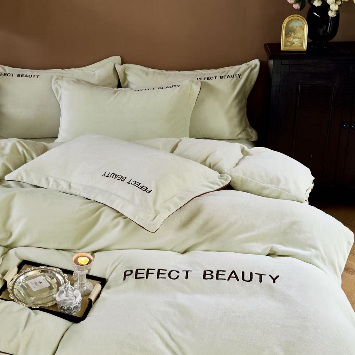 91家纺网 家纺一手货源 找家纺 玖玖爱家纺 2025新款全工艺牛奶绒刺绣四件套-时尚美 时尚美-果绿