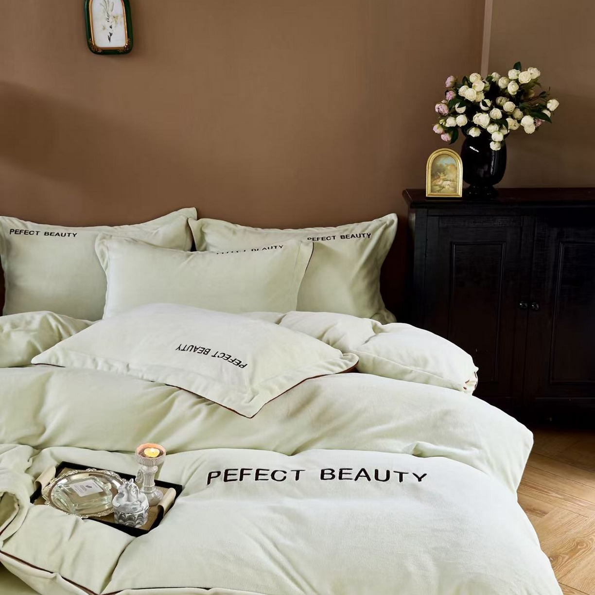 91家纺网 家纺一手货源 找家纺 玖玖爱家纺 2025新款全工艺牛奶绒刺绣四件套-时尚美 时尚美-果绿