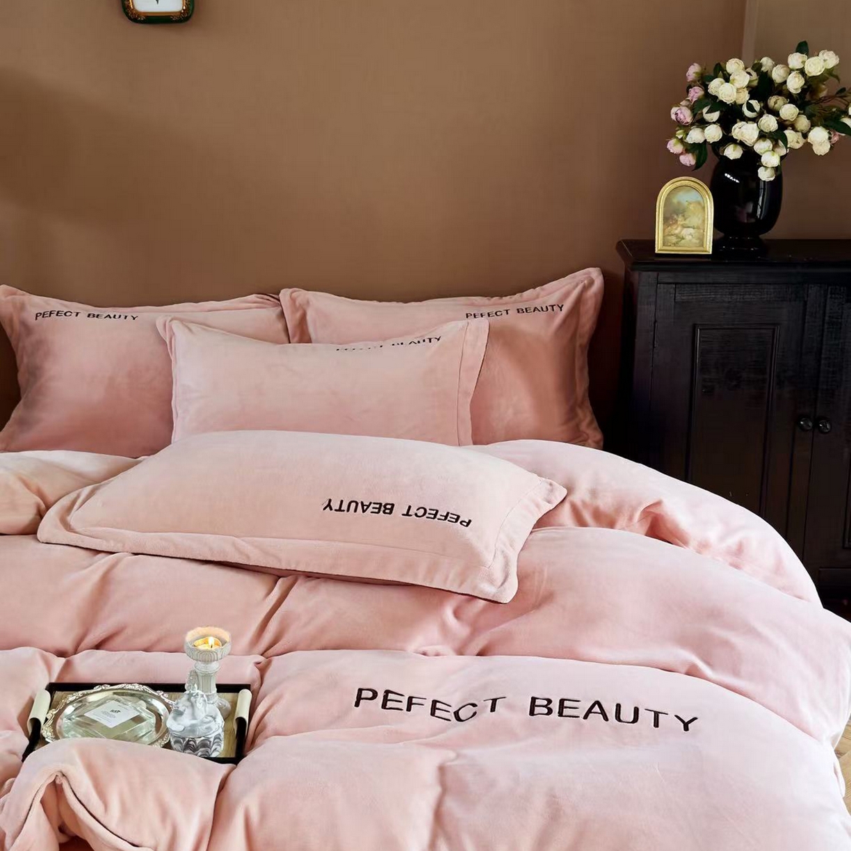 91家纺网 家纺一手货源 找家纺 （总）玖玖爱家纺 2025新款全工艺牛奶绒刺绣四件套-时尚美