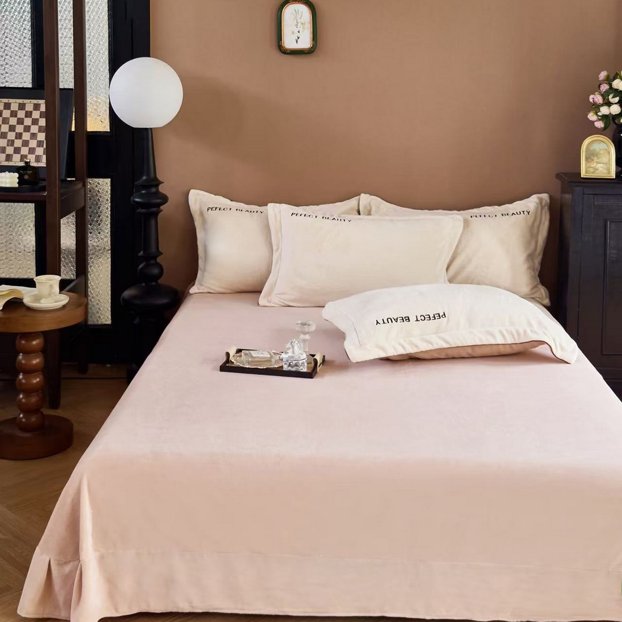 91家纺网 家纺一手货源 找家纺 玖玖爱家纺 2025新款全工艺牛奶绒刺绣四件套-时尚美 时尚美-奶白色