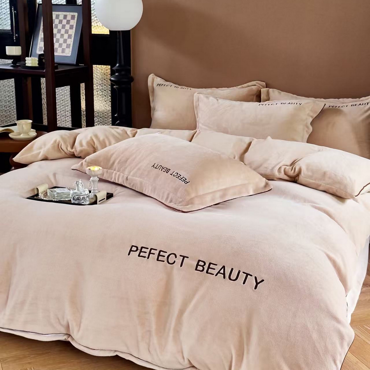 91家纺网 家纺一手货源 找家纺 玖玖爱家纺 2025新款全工艺牛奶绒刺绣四件套-时尚美 时尚美-咖色