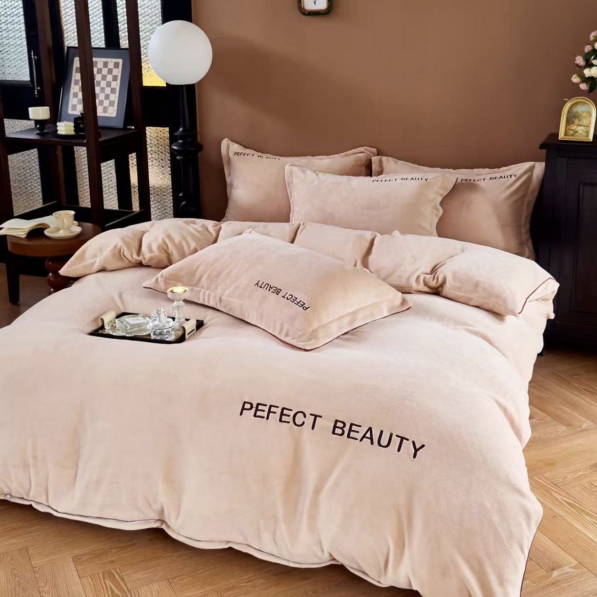 91家纺网 家纺一手货源 找家纺 玖玖爱家纺 2025新款全工艺牛奶绒刺绣四件套-时尚美 时尚美-奶白色