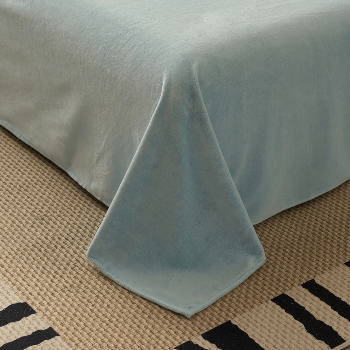 91家纺网 家纺一手货源 找家纺 晨曦家纺 2025新款牛奶绒浪花四件套雕花绒床上四件套 雅青