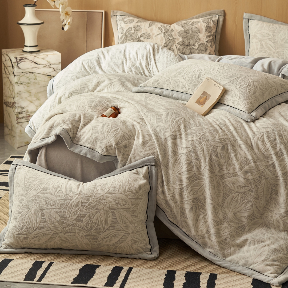 91家纺网 家纺一手货源 找家纺 晨曦家纺 2025新款牛奶绒浪花四件套雕花绒床上四件套 叶语