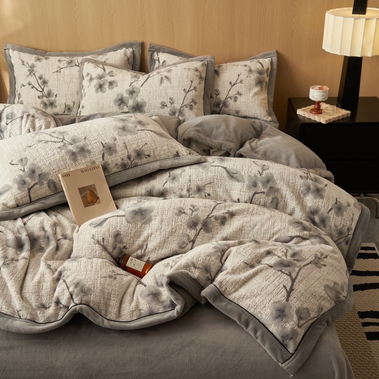 91家纺网 家纺一手货源 找家纺 晨曦家纺 2025新款牛奶绒浪花四件套雕花绒床上四件套 浅墨花语