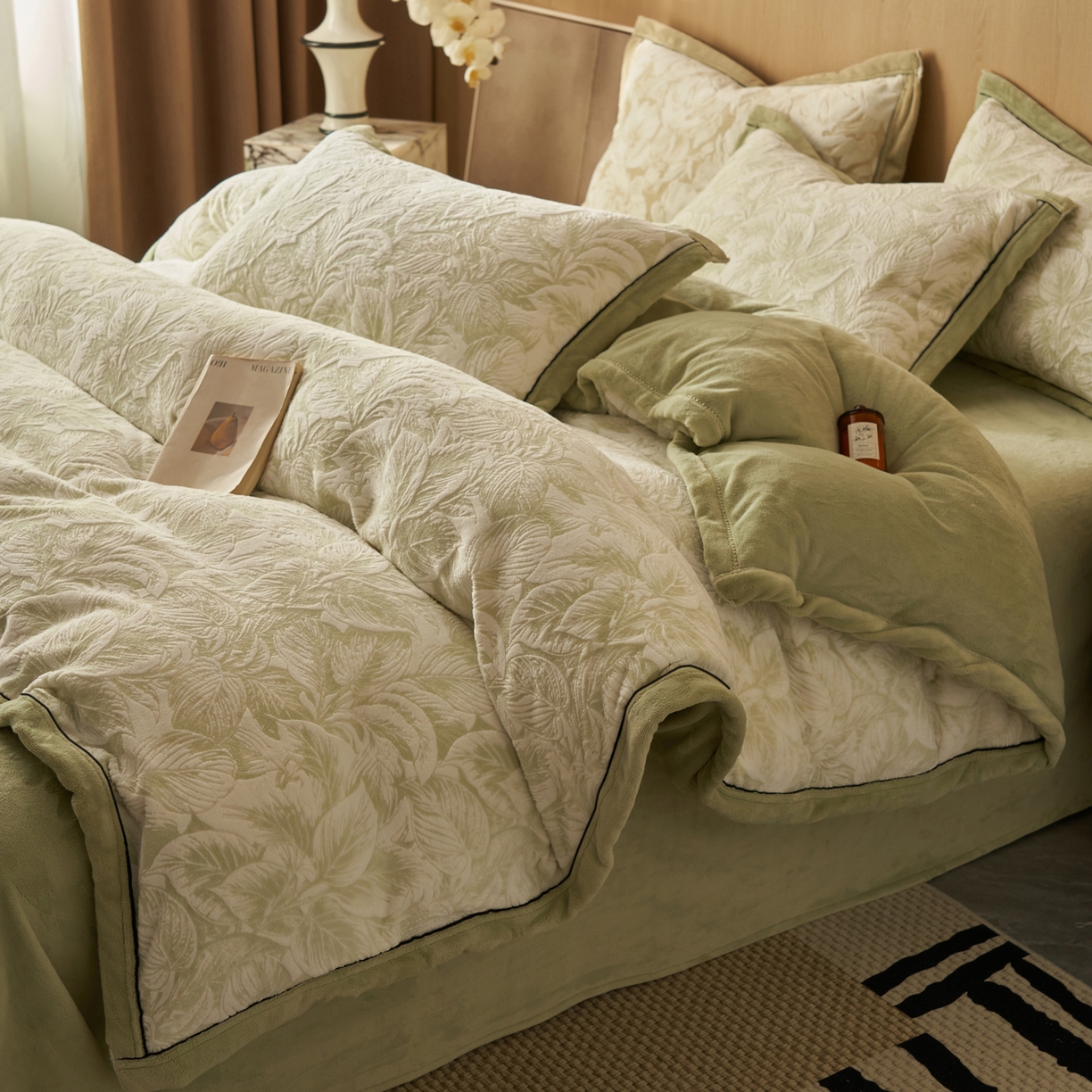 91家纺网 家纺一手货源 找家纺 晨曦家纺 2025新款牛奶绒浪花四件套雕花绒床上四件套 夜影漫眠