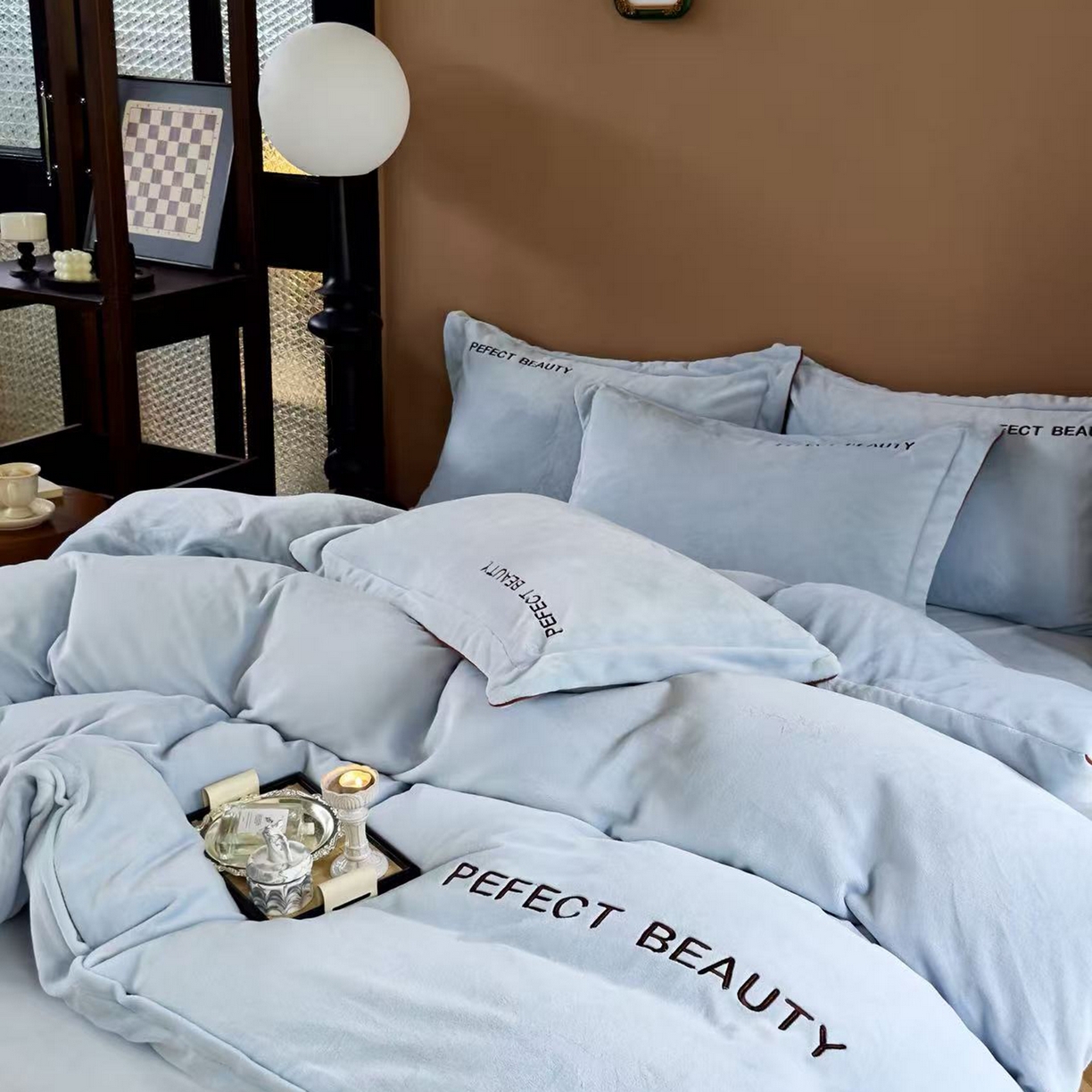 91家纺网 家纺一手货源 找家纺 玖玖爱家纺 2025新款全工艺牛奶绒刺绣四件套-时尚美 时尚美-蓝色