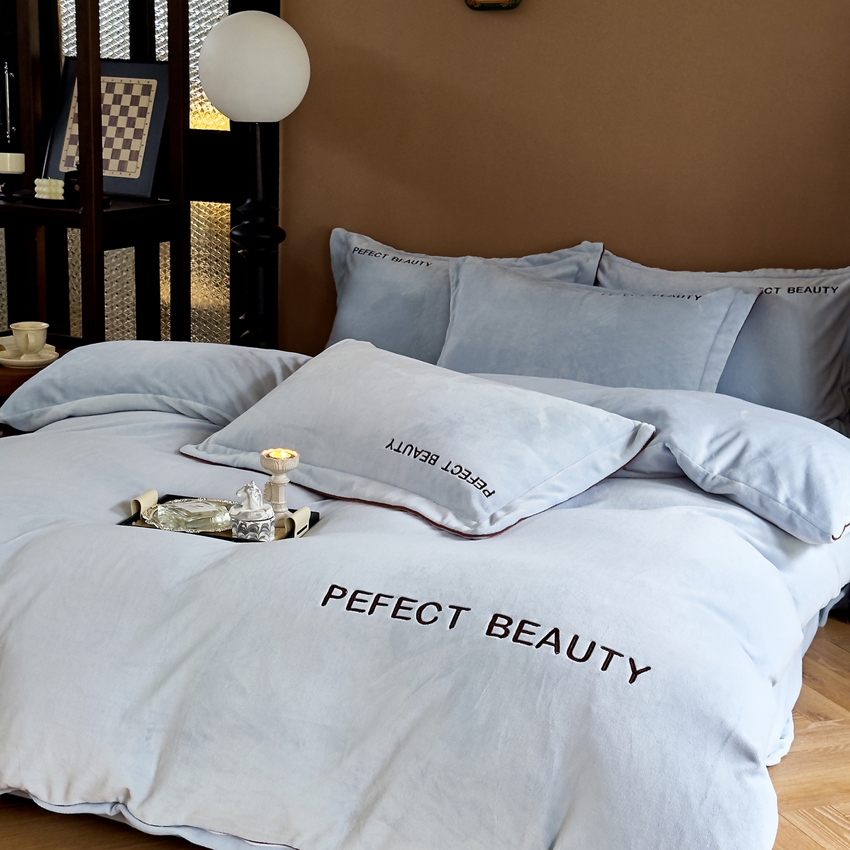 91家纺网 家纺一手货源 找家纺 玖玖爱家纺 2025新款全工艺牛奶绒刺绣四件套-时尚美 时尚美-蓝色