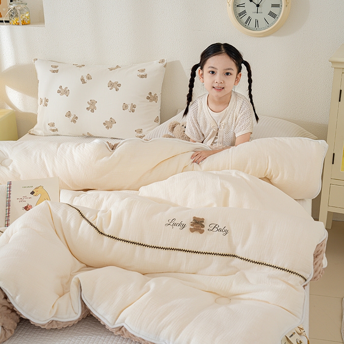 91家纺网 家纺一手货源 找家纺 （总）芯恋家居 2025新款小香风A类母婴级全棉双层纱宝宝绒豆豆被保暖四季被