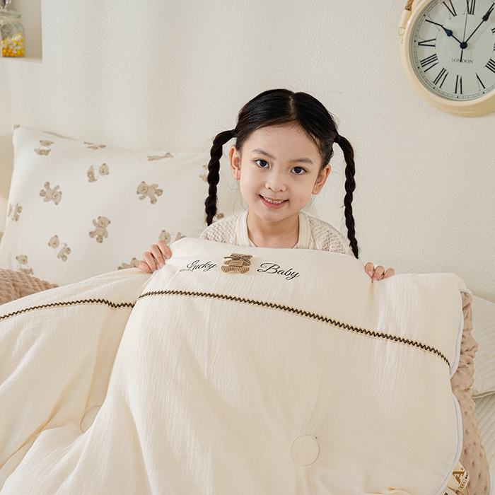 91家纺网 家纺一手货源 找家纺 （总）芯恋家居 2025新款小香风A类母婴级全棉双层纱宝宝绒豆豆被保暖四季被