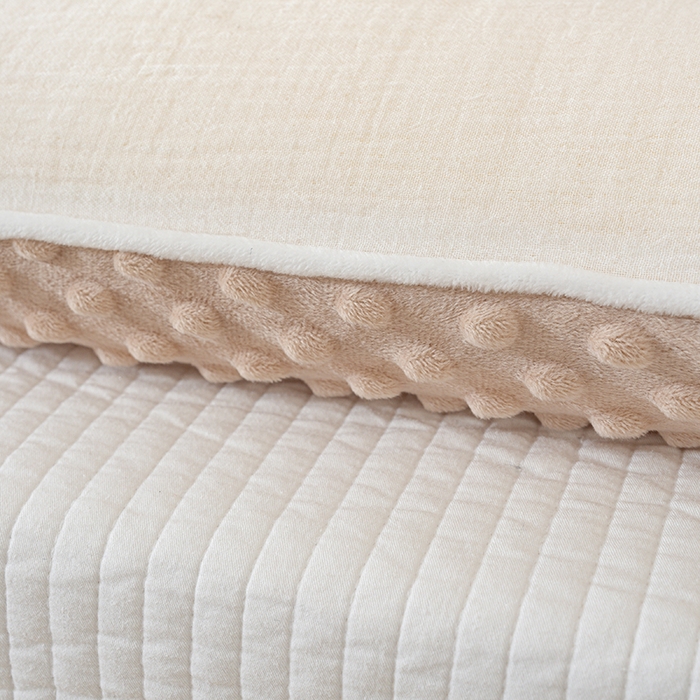 91家纺网 家纺一手货源 找家纺 （总）芯恋家居 2025新款小香风A类母婴级全棉双层纱宝宝绒豆豆被保暖四季被