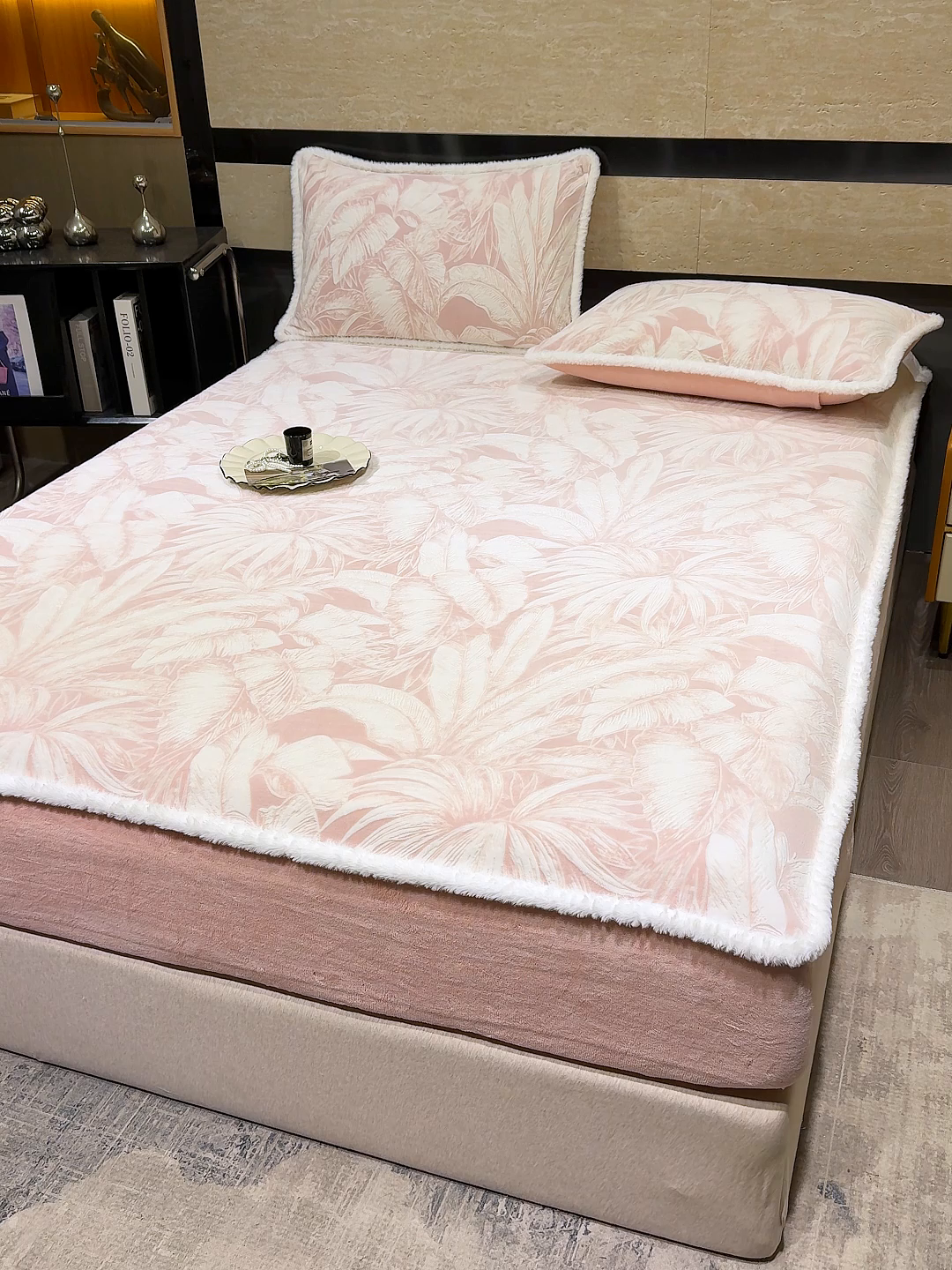 91家纺网 家纺一手货源 找家纺 （总）云玲时尚 2025新款牛奶绒雕花兔毛绒包边床笠单床笠床笠单件