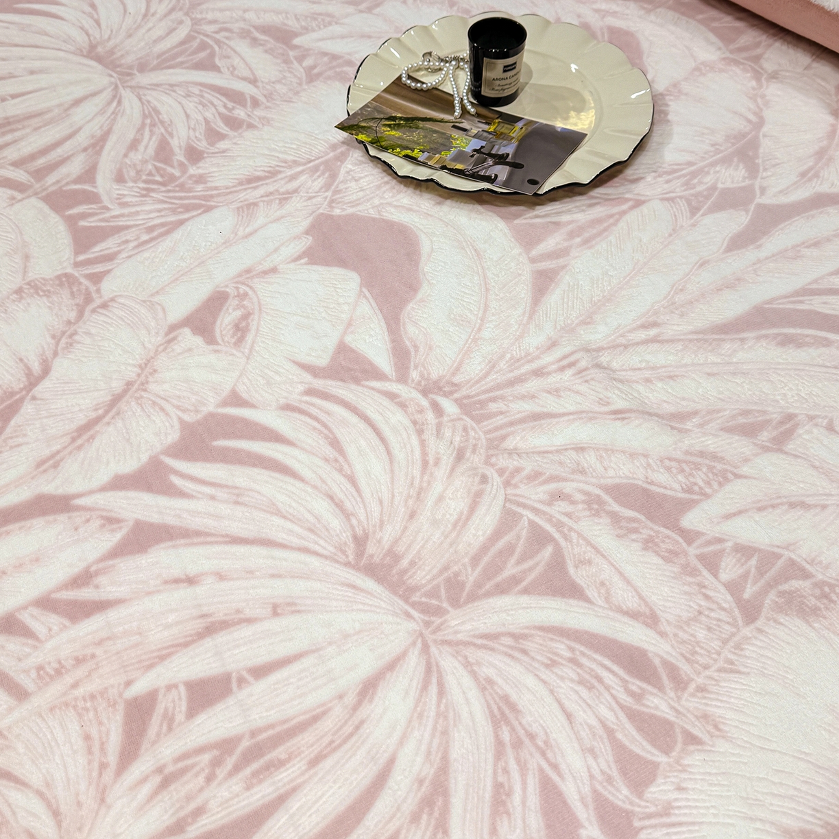 91家纺网 家纺一手货源 找家纺 （总）云玲时尚 2025新款牛奶绒雕花兔毛绒包边床笠单床笠床笠单件