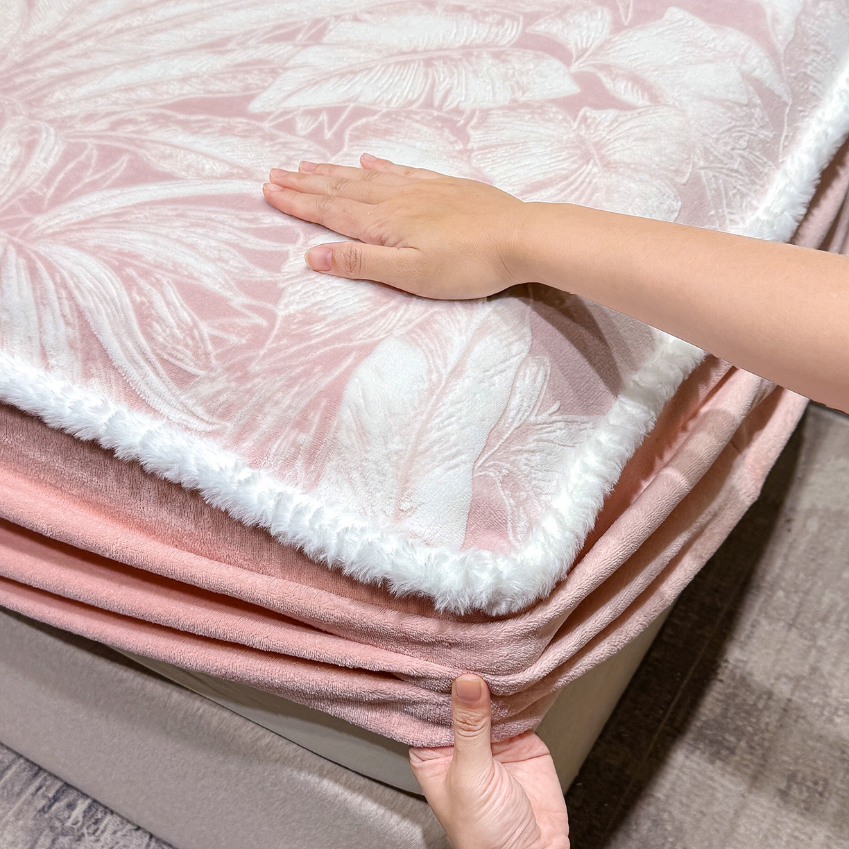 91家纺网 家纺一手货源 找家纺 （总）云玲时尚 2025新款牛奶绒雕花兔毛绒包边床笠单床笠床笠单件