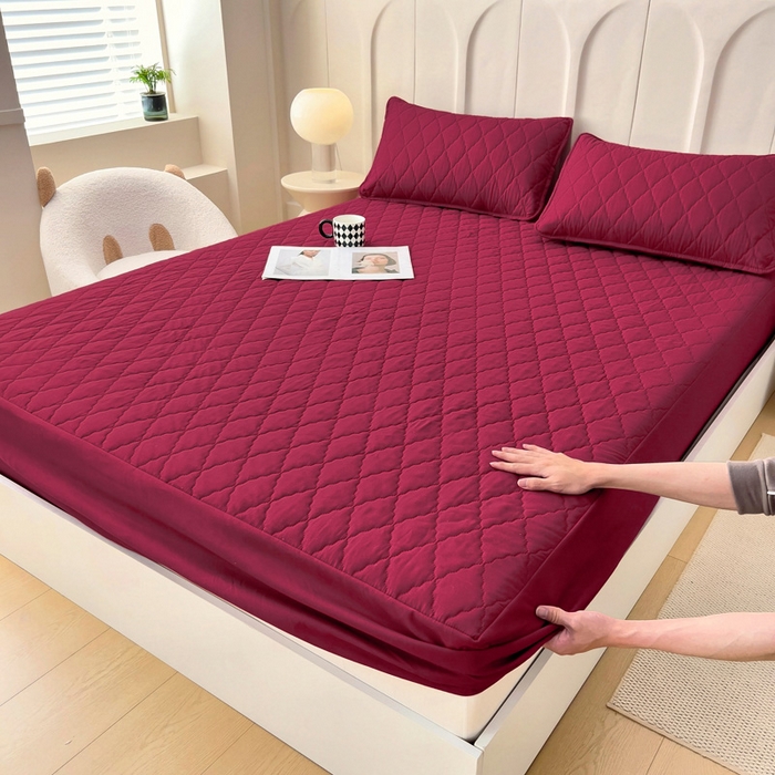 91家纺网 家纺一手货源 找家纺 蝶蔻家纺 2025新款亚马逊外贸跨境亲肤磨毛夹棉涤纶TPU防水床笠虾皮希音Temu爆款 酒红