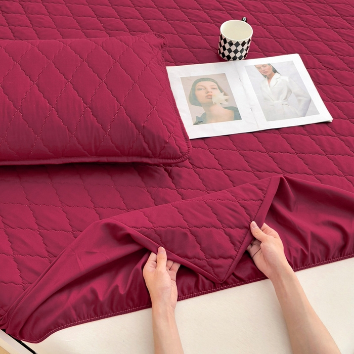 91家纺网 家纺一手货源 找家纺 蝶蔻家纺 2025新款亚马逊外贸跨境亲肤磨毛夹棉涤纶TPU防水床笠虾皮希音Temu爆款 酒红