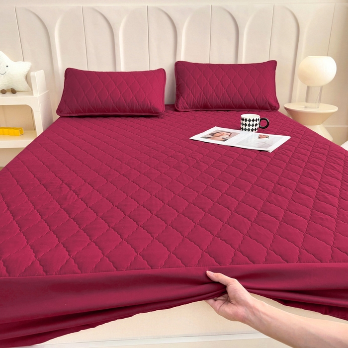 91家纺网 家纺一手货源 找家纺 蝶蔻家纺 2025新款亚马逊外贸跨境亲肤磨毛夹棉涤纶TPU防水床笠虾皮希音Temu爆款 酒红