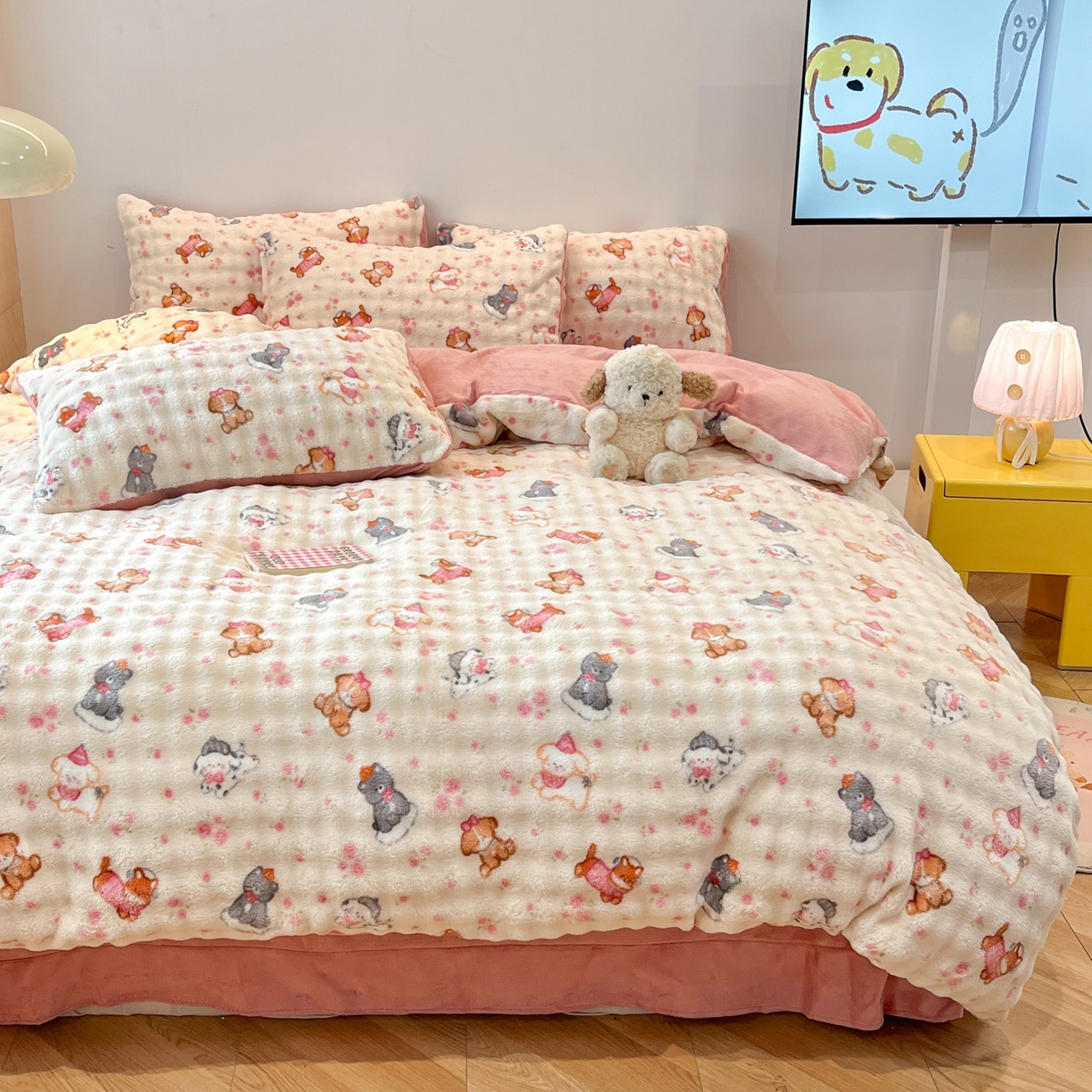 91家纺网 家纺一手货源 找家纺 金梦拉 2025直播爆款牛奶绒泡泡绒印花四件套 碎花萌友