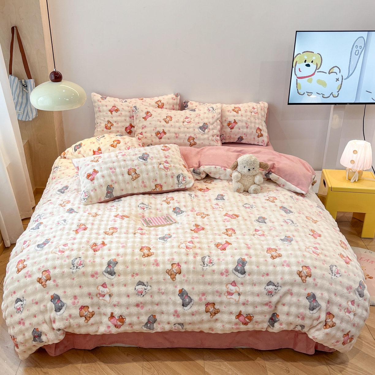 91家纺网 家纺一手货源 找家纺 金梦拉 2025直播爆款牛奶绒泡泡绒印花四件套 碎花萌友