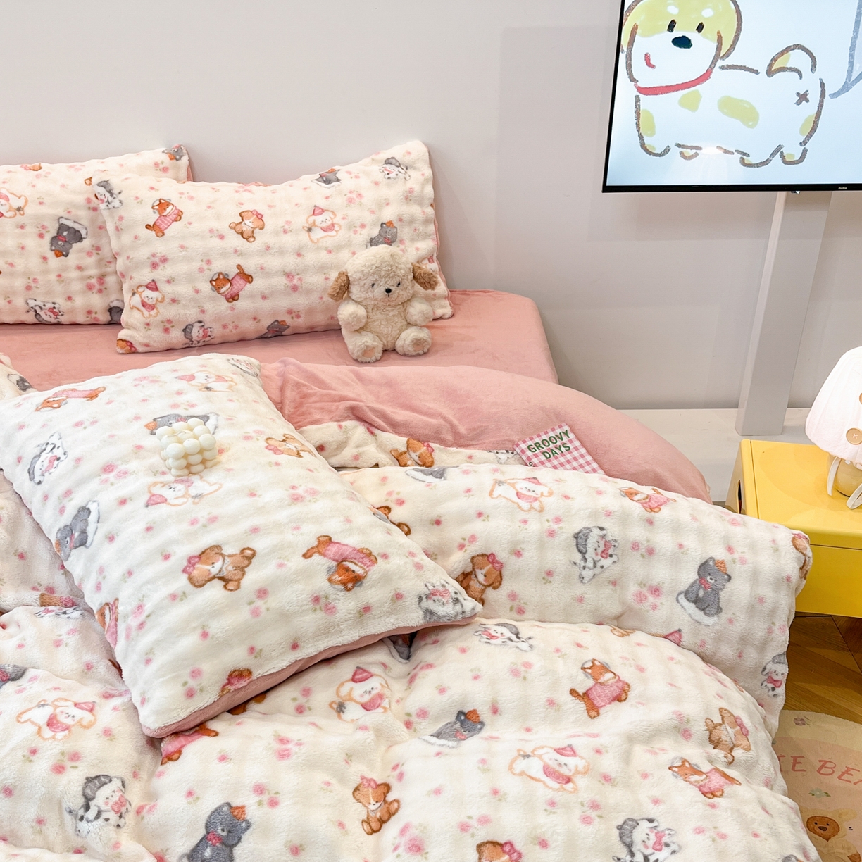 91家纺网 家纺一手货源 找家纺 金梦拉 2025直播爆款牛奶绒泡泡绒印花四件套 碎花萌友