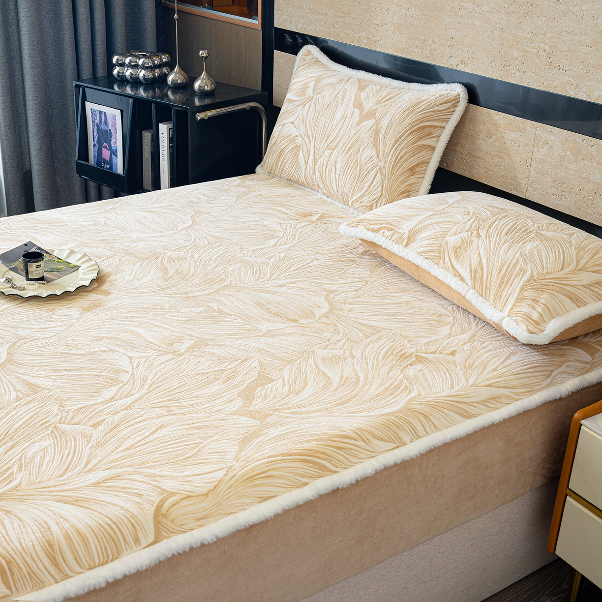 91家纺网 家纺一手货源 找家纺 云玲时尚 2025新款牛奶绒雕花兔毛绒包边床笠单床笠床笠单件 北欧经典