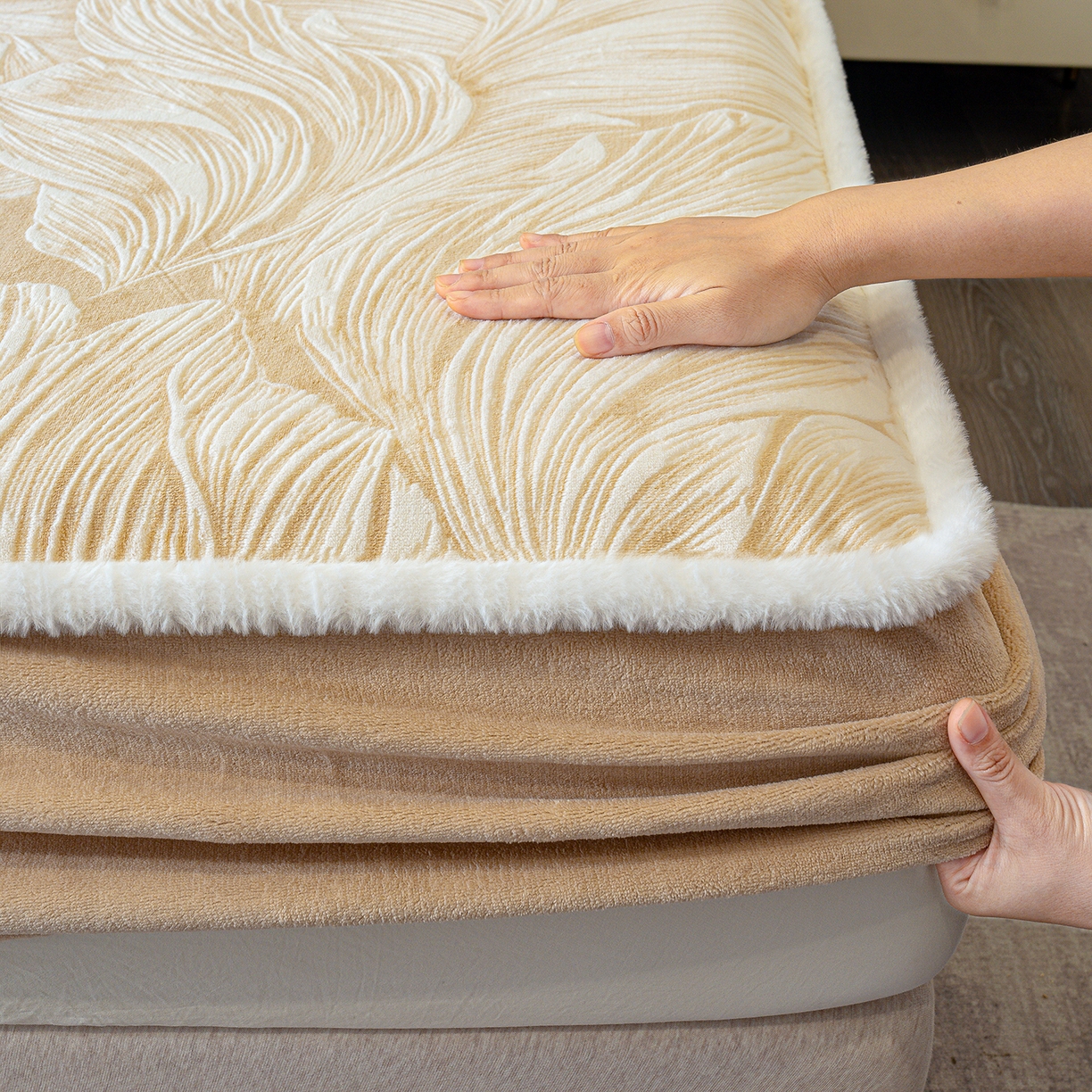 91家纺网 家纺一手货源 找家纺 云玲时尚 2025新款牛奶绒雕花兔毛绒包边床笠单床笠床笠单件 北欧经典