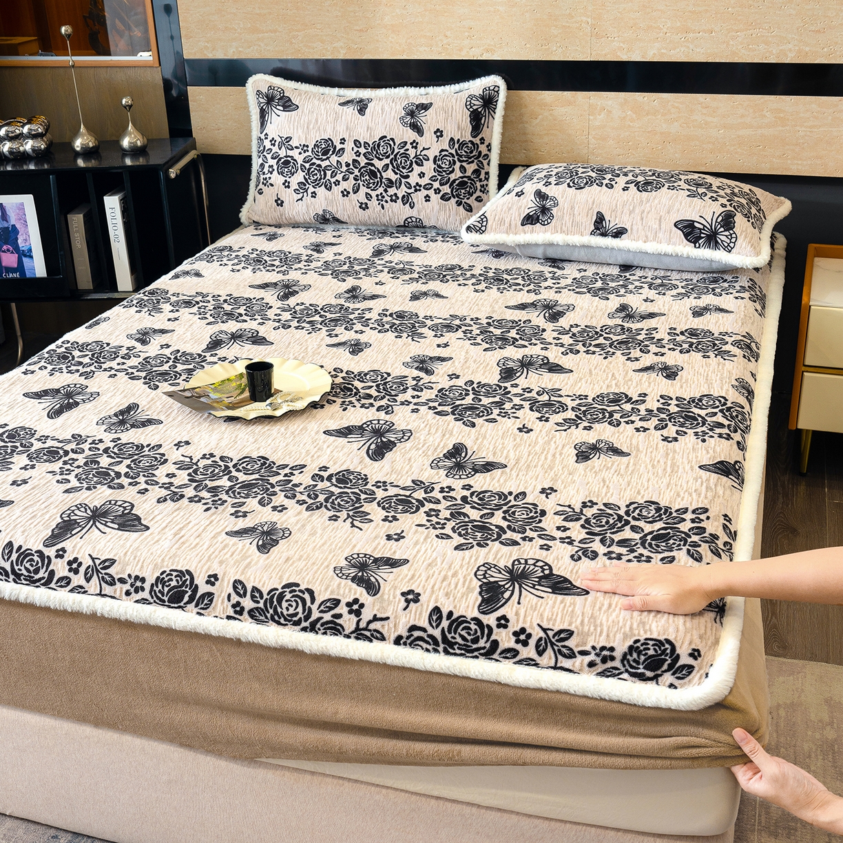 云玲时尚 2025新款牛奶绒雕花兔毛绒包边床笠单床笠床笠单件 蝶恋花香