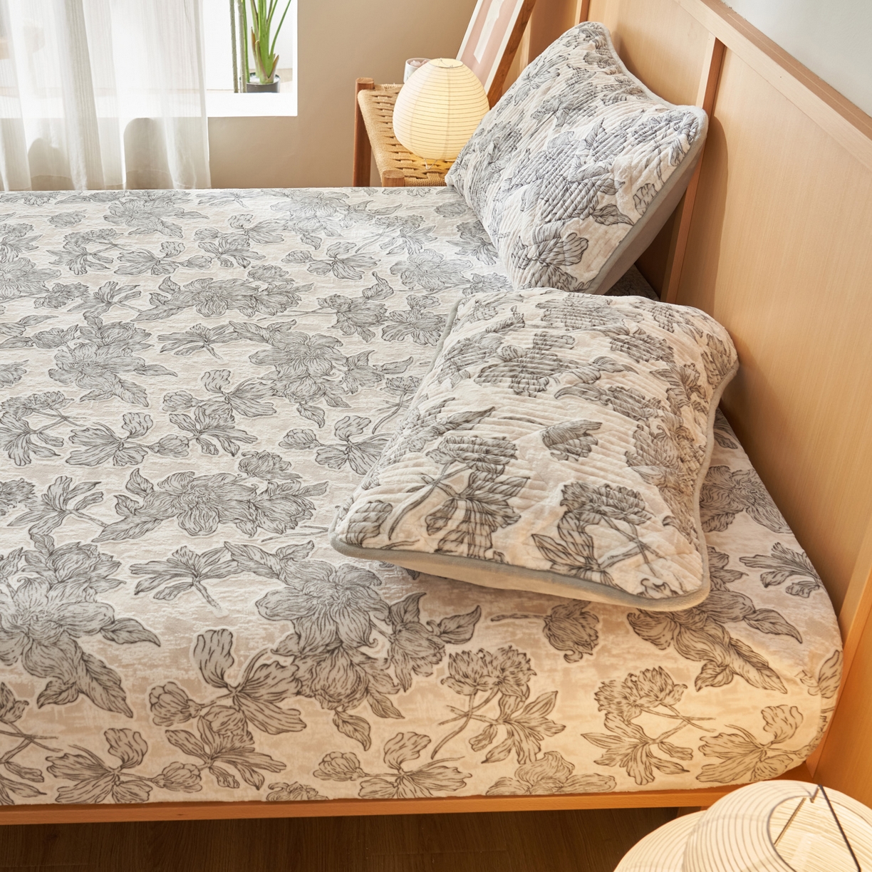 91家纺网 家纺一手货源 找家纺 （总）爱乐家纺 2025新款烂花牛奶绒床笠系列