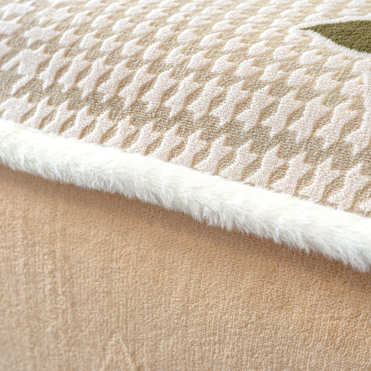 91家纺网 家纺一手货源 找家纺 云玲时尚 2025新款牛奶绒雕花兔毛绒包边床笠单床笠床笠单件 格韵经典