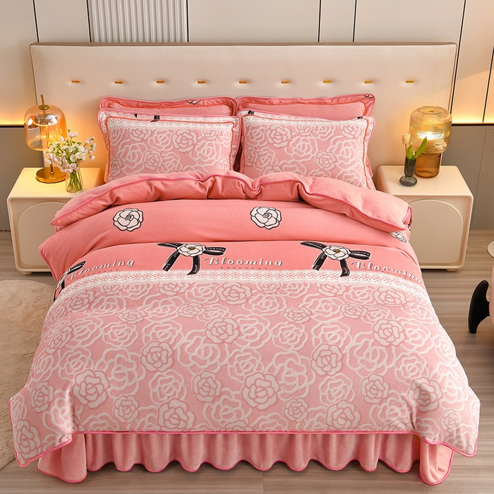 91家纺网 家纺一手货源 找家纺 （总）绘萱2025新品爆款8斤包边印花牛奶绒四件套床裙款法莱绒金貂貂狐