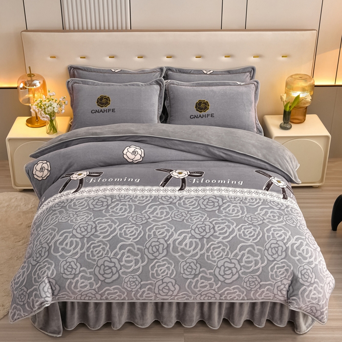 91家纺网 家纺一手货源 找家纺 （总）绘萱2025新品爆款8斤包边印花牛奶绒四件套床裙款法莱绒金貂貂狐