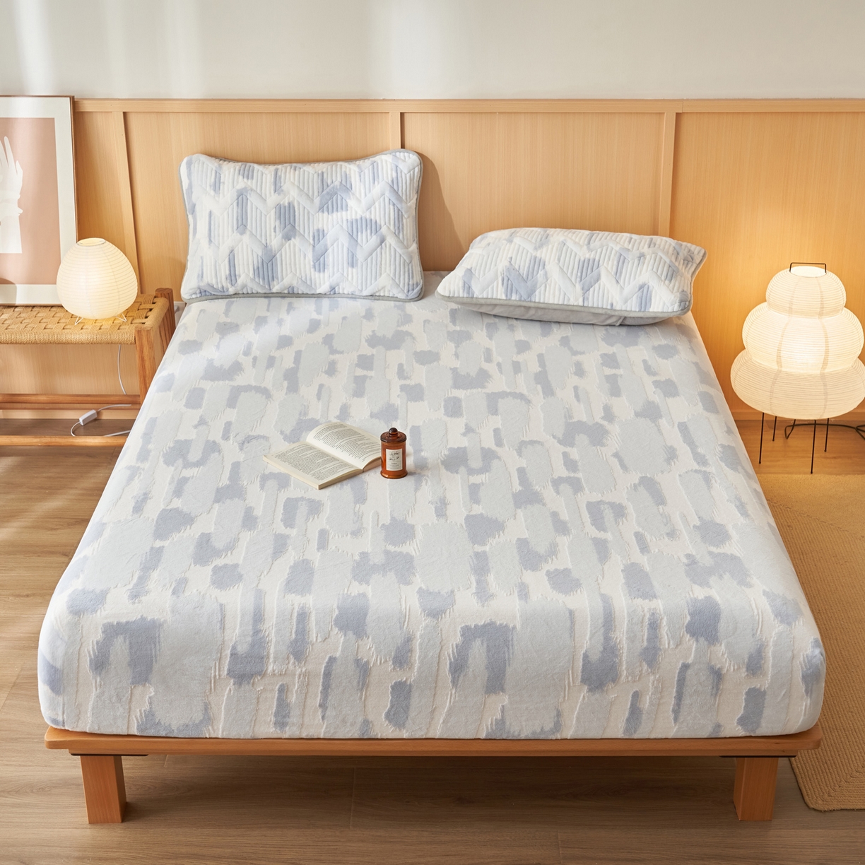 91家纺网 家纺一手货源 找家纺 （总）爱乐家纺 2025新款烂花牛奶绒床笠系列