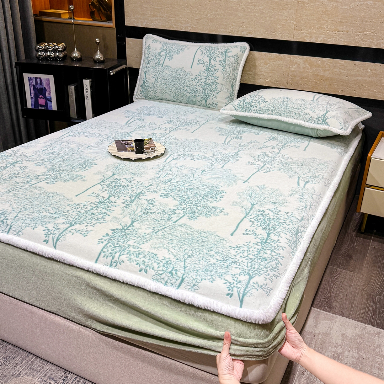 91家纺网 家纺一手货源 找家纺 云玲时尚 2025新款牛奶绒雕花兔毛绒包边床笠单床笠床笠单件 国色天香