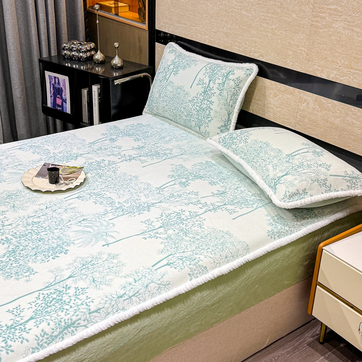 91家纺网 家纺一手货源 找家纺 云玲时尚 2025新款牛奶绒雕花兔毛绒包边床笠单床笠床笠单件 国色天香