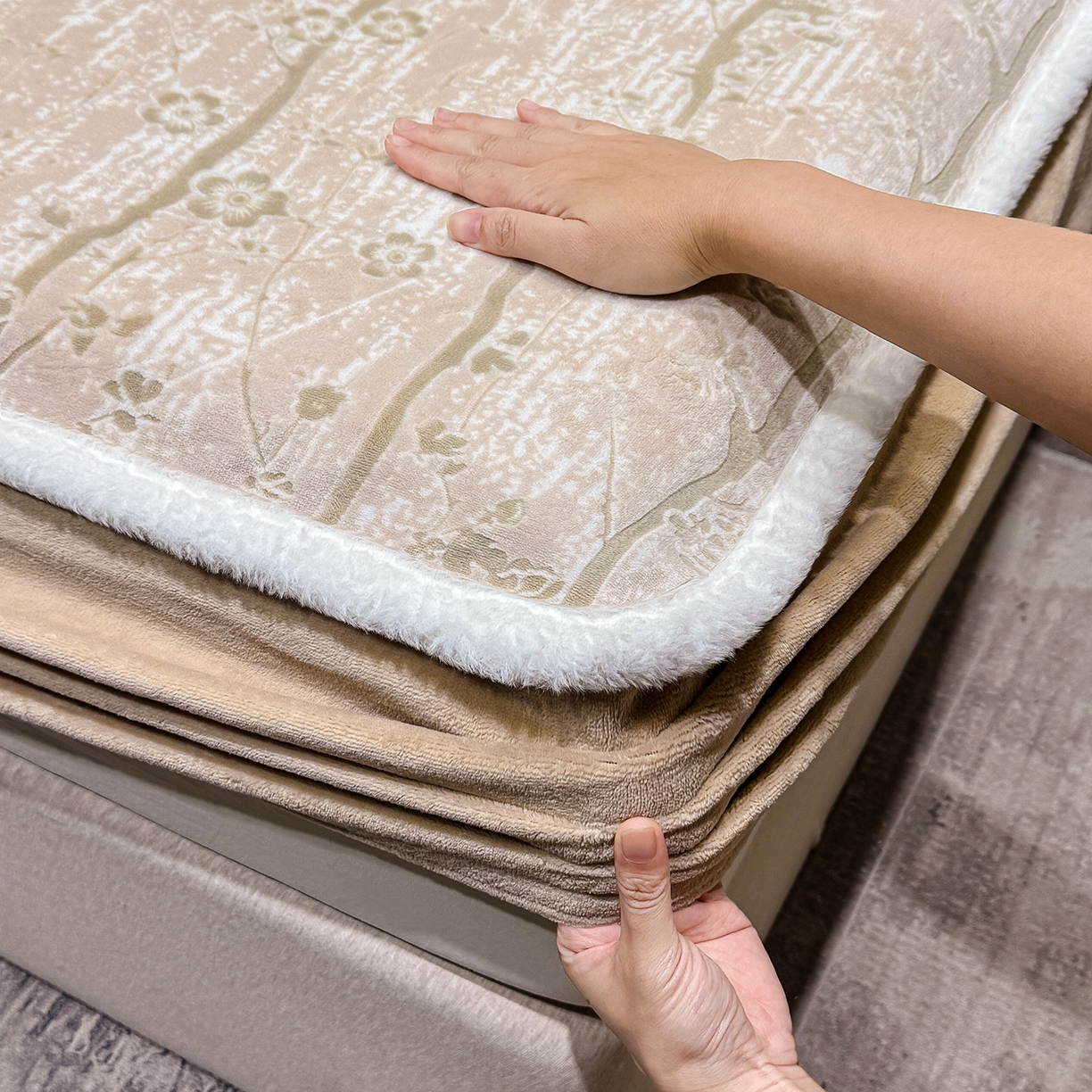 91家纺网 家纺一手货源 找家纺 云玲时尚 2025新款牛奶绒雕花兔毛绒包边床笠单床笠床笠单件 画意枝头