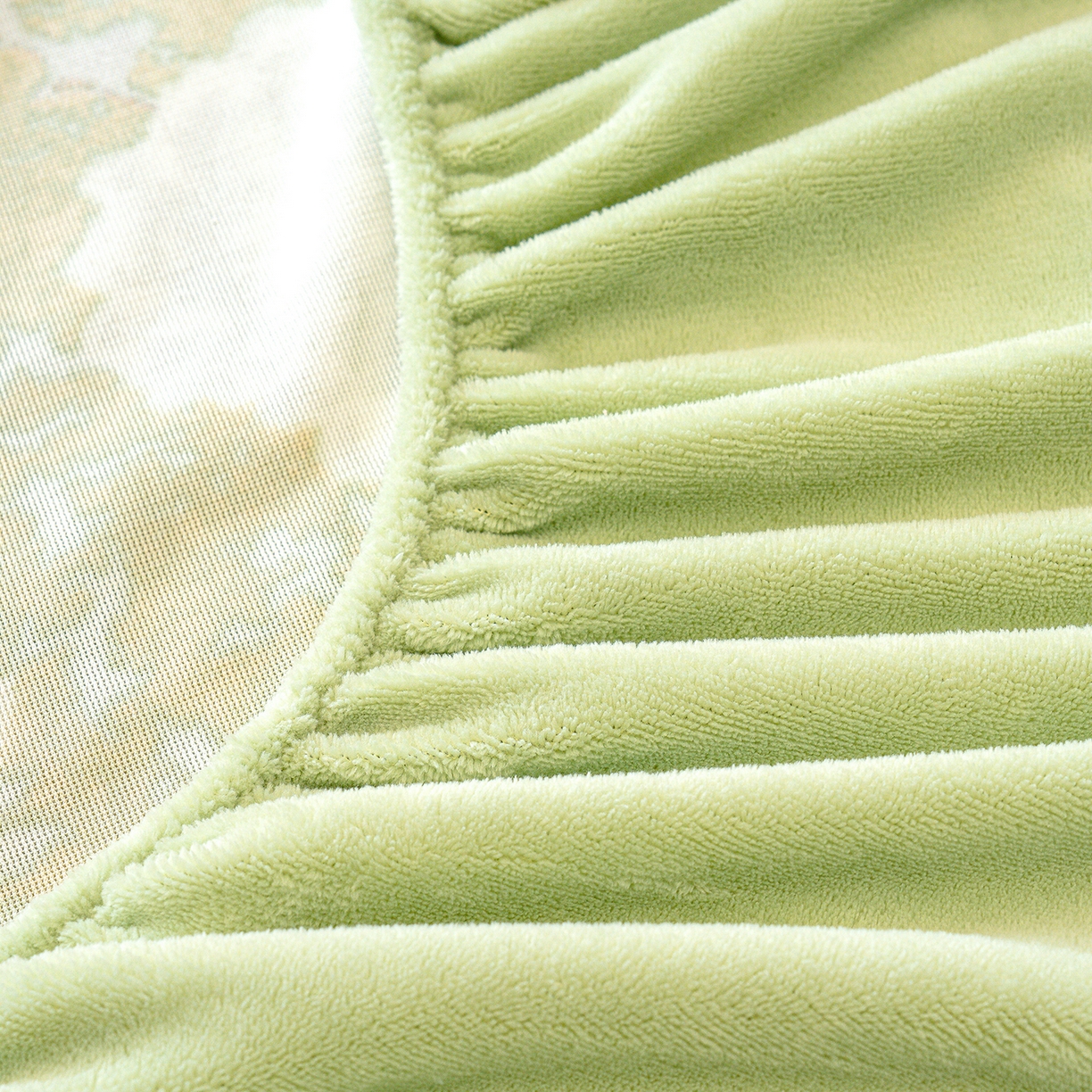 91家纺网 家纺一手货源 找家纺 云玲时尚 2025新款牛奶绒雕花兔毛绒包边床笠单床笠床笠单件 墨花如梦