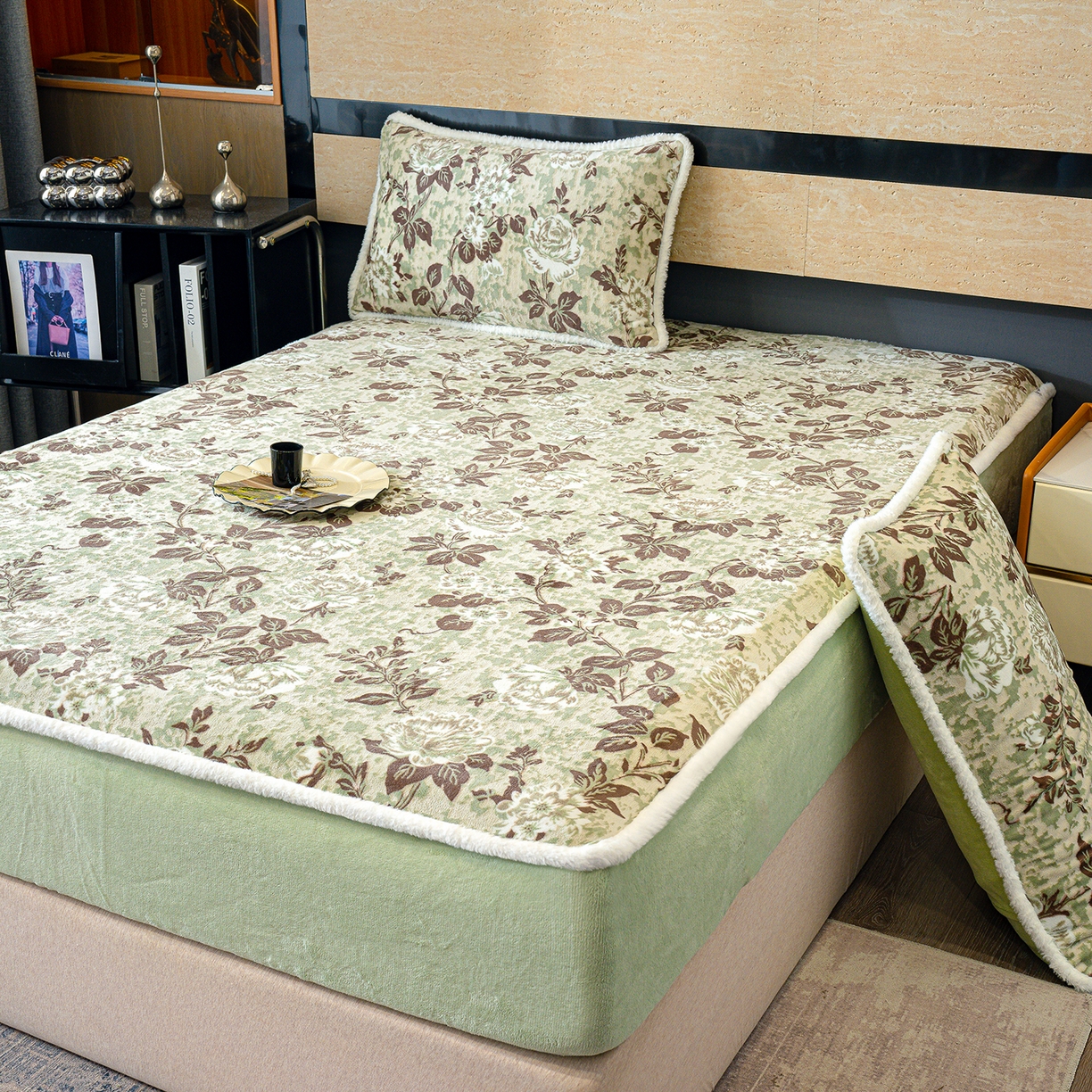 91家纺网 家纺一手货源 找家纺 云玲时尚 2025新款牛奶绒雕花兔毛绒包边床笠单床笠床笠单件 墨花如梦