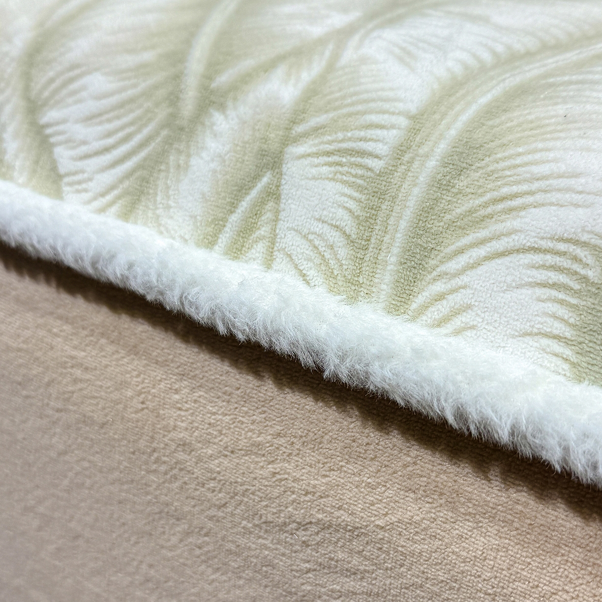 91家纺网 家纺一手货源 找家纺 云玲时尚 2025新款牛奶绒雕花兔毛绒包边床笠单床笠床笠单件 暖意浓浓