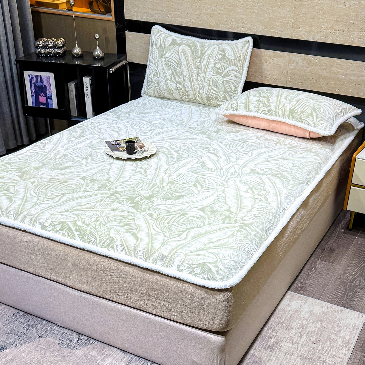 91家纺网 家纺一手货源 找家纺 云玲时尚 2025新款牛奶绒雕花兔毛绒包边床笠单床笠床笠单件 暖意浓浓