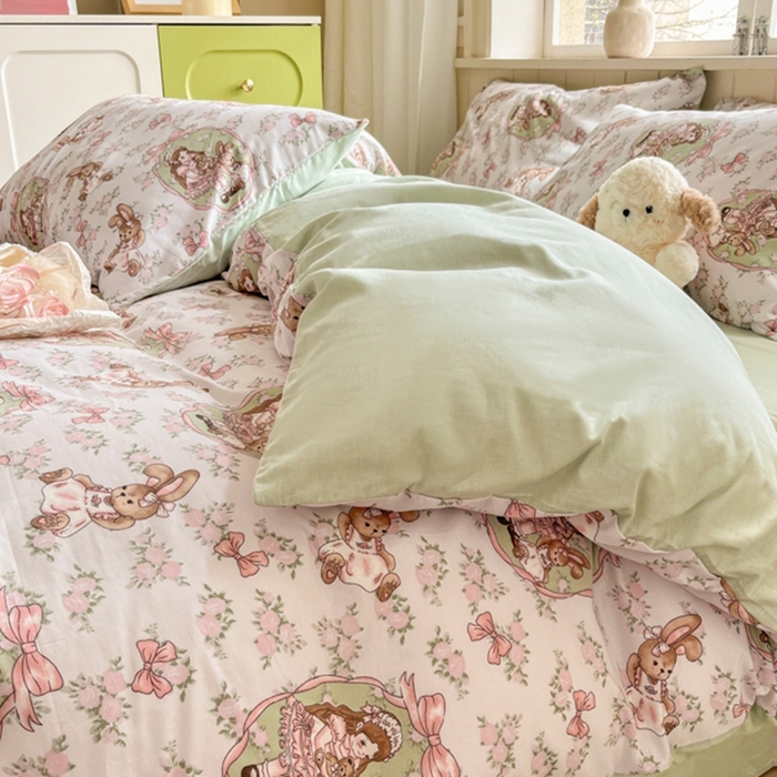 91家纺网 家纺一手货源 找家纺 琪格格纺织 2025新款13070全棉纯棉小清新四件套 爱丽丝梦境-粉