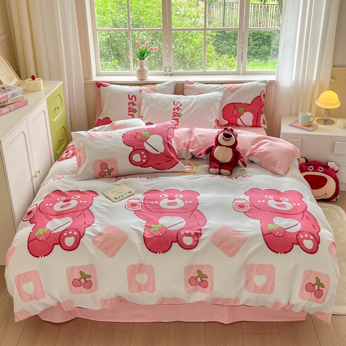 91家纺网 家纺一手货源 找家纺 琪格格纺织 2025新款13070全棉纯棉小清新四件套 草莓熊-粉