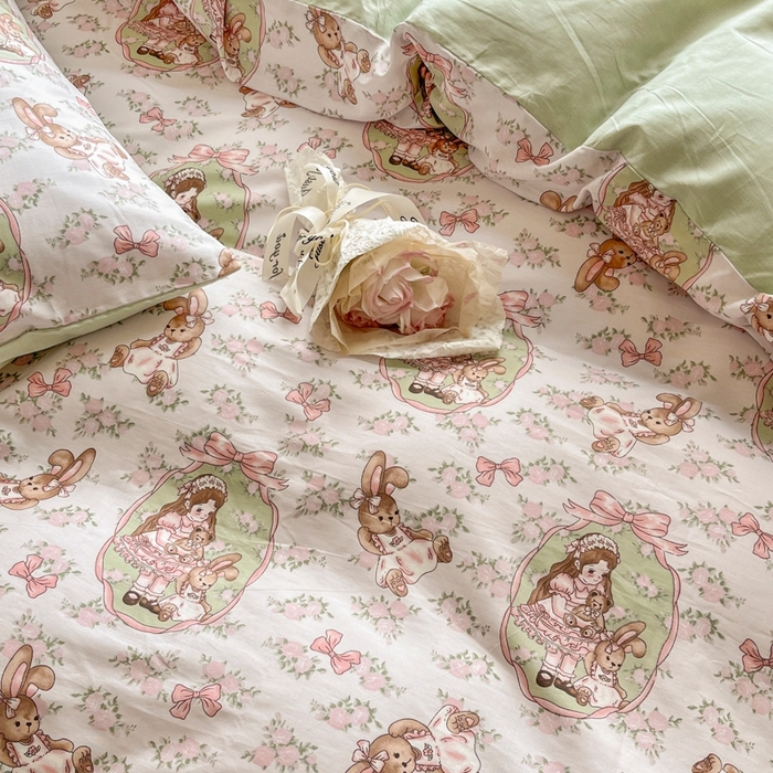 91家纺网 家纺一手货源 找家纺 琪格格纺织 2025新款13070全棉纯棉小清新四件套 爱丽丝梦境-粉