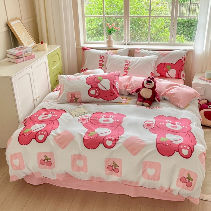 91家纺网 家纺一手货源 找家纺 琪格格纺织 2025新款13070全棉纯棉小清新四件套 草莓熊-粉