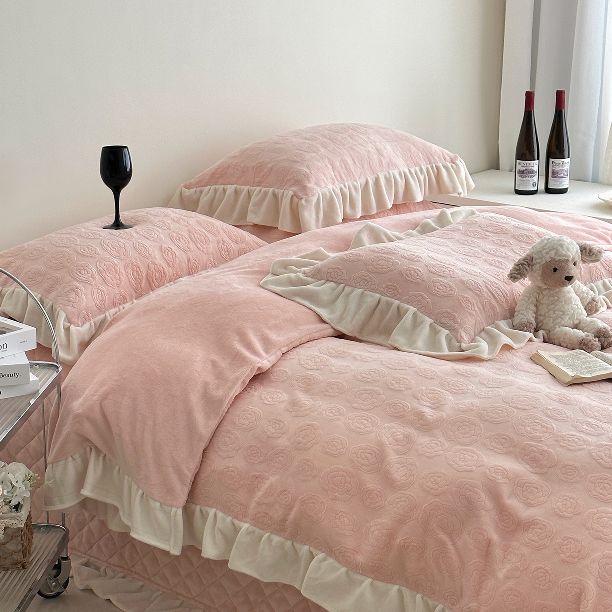 91家纺网 家纺一手货源 找家纺 （总）佰织鑫家居 2025新款高克重压花牛奶绒床盖款四件套-茶花